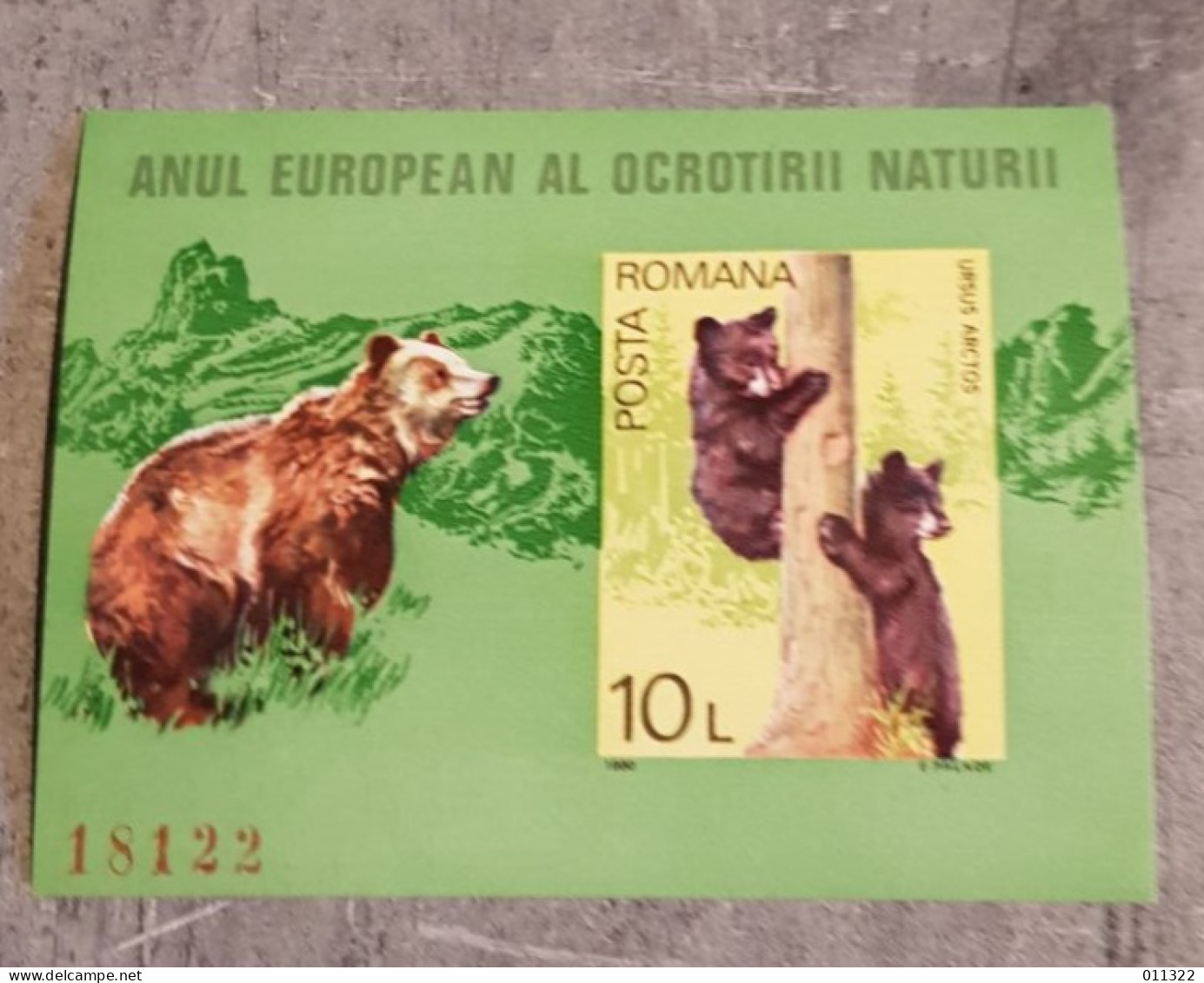 ROMANIA EUROPEAN YEAR OF NATURE PROTECTION BEARS BLOCK IMPERFORED MNH - Bears