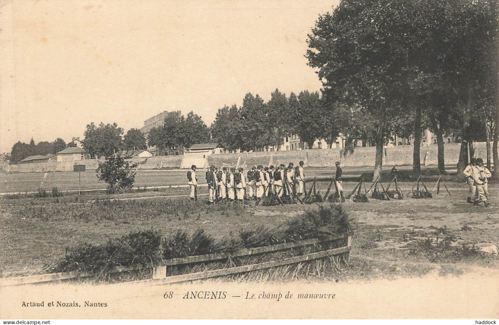 ANCENIS : LE CHAMP DE MANOEUVRE - Ancenis