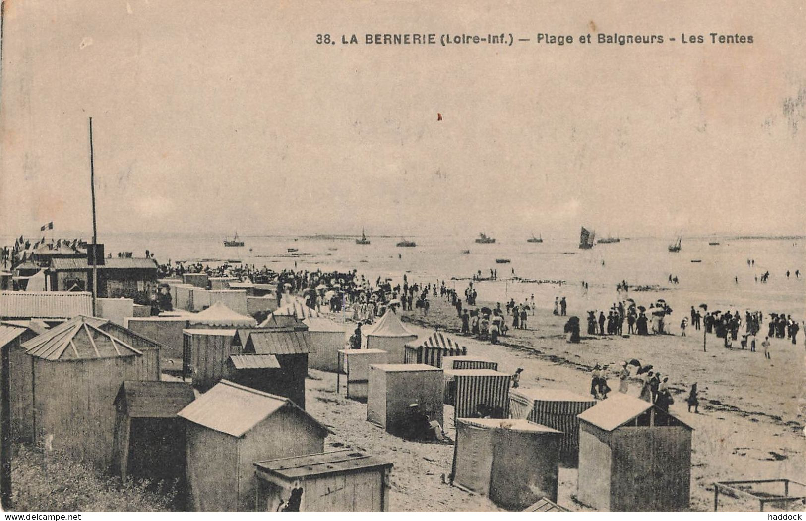 LA BERNERIE : PLAGE ET BAIGNEURS - LES TENTES - La Bernerie-en-Retz