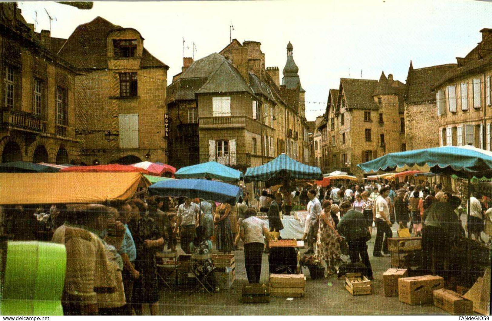 > [24] Dordogne > Sarlat  MARCHE  / CATE TOILEE   ///   105 - Sarlat La Caneda