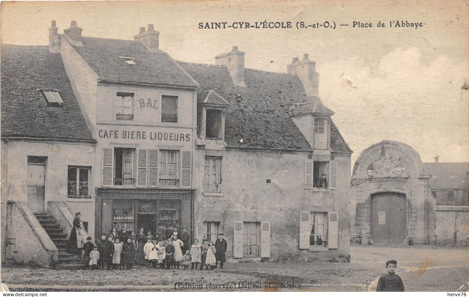 SAINT CYR L'ECOLE - Place De L'Abbaye - Café - 1914 - St. Cyr L'Ecole