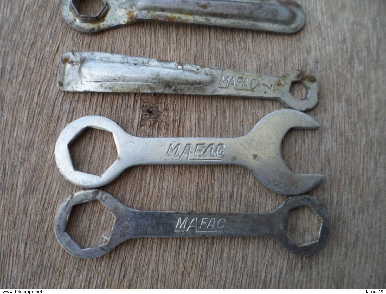 Trousse  D Outils Pour Reparation Velo   En  Caoutchouc Marque  Mafac Avec Cles D Origine - Cyclisme