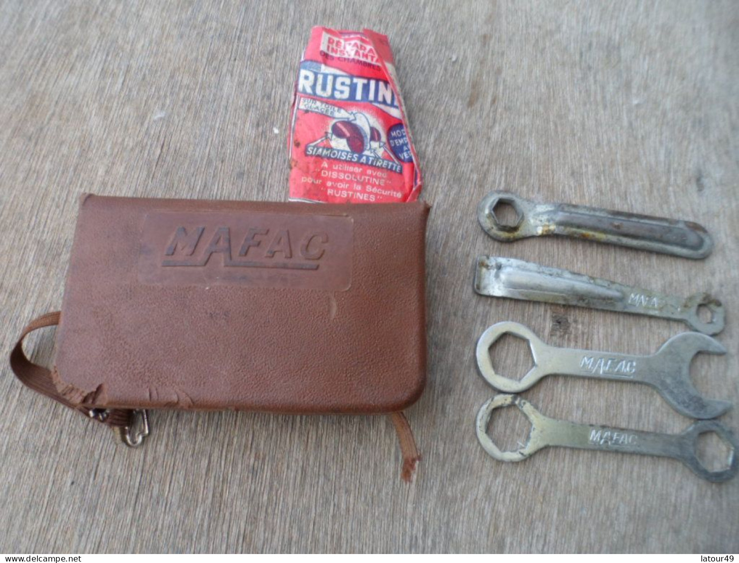 Trousse  D Outils Pour Reparation Velo   En  Caoutchouc Marque  Mafac Avec Cles D Origine - Cycling