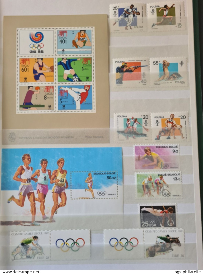 Collection de timbres sur le thème des JEUX OLYMPIQUES.