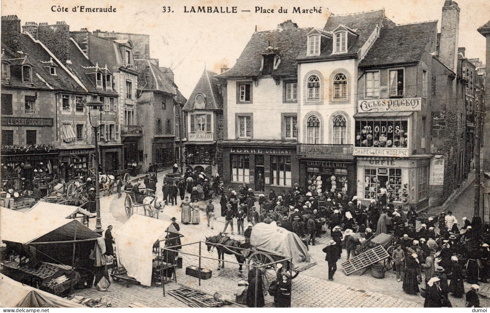 LAMBALLE   -  Place Du Marché - Lamballe