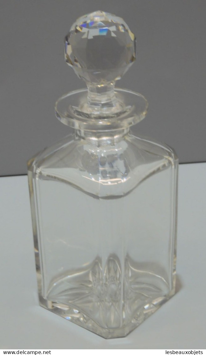 -JOLIE ANCIENNE CARAFE A WHISKY CRISTAL Avec GROS BOUCHON à FACETTES PLEIN       E - Verre & Cristal