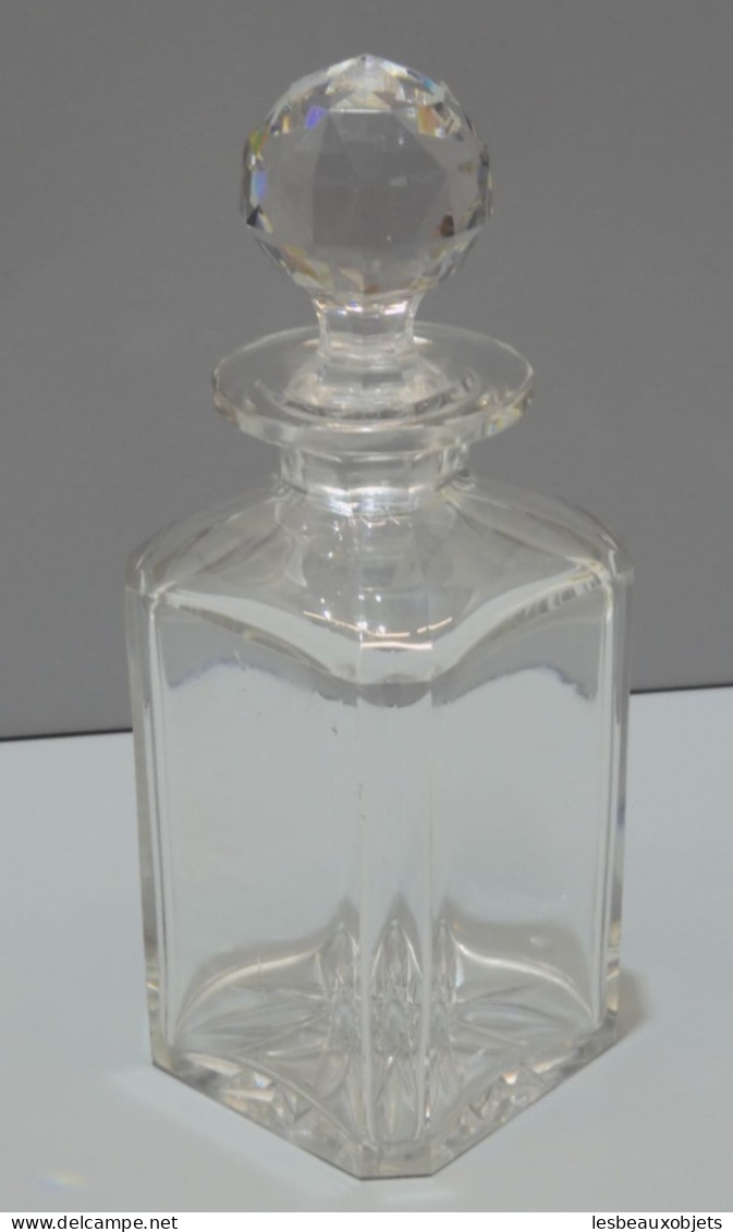 -JOLIE ANCIENNE CARAFE A WHISKY CRISTAL Avec GROS BOUCHON à FACETTES PLEIN       E - Glass & Crystal