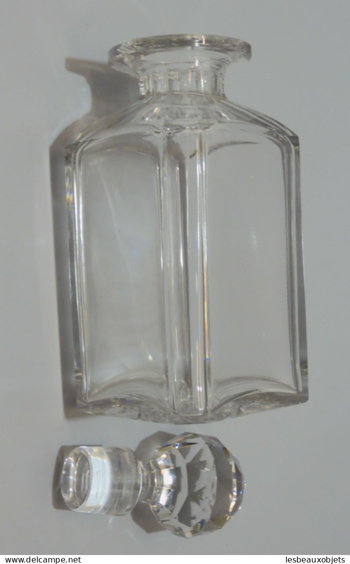 -JOLIE ANCIENNE CARAFE A WHISKY CRISTAL avec GROS BOUCHON à FACETTES PLEIN       E