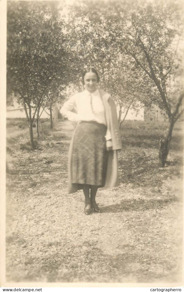 Annonymous Persons Souvenir Photo Social History Portraits & Scenes Elegant Girl In Orchard - Photographie