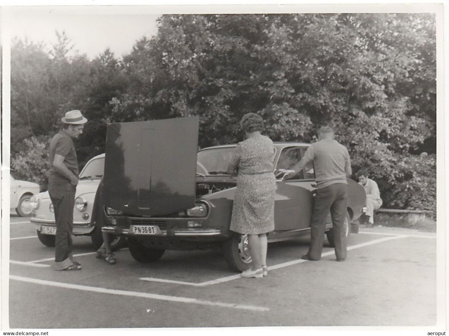 Photo Ancienne, Voiture, Automobile Renault 12 à Capot Ouvert, Yougoslavie, Années 1970 - Cars