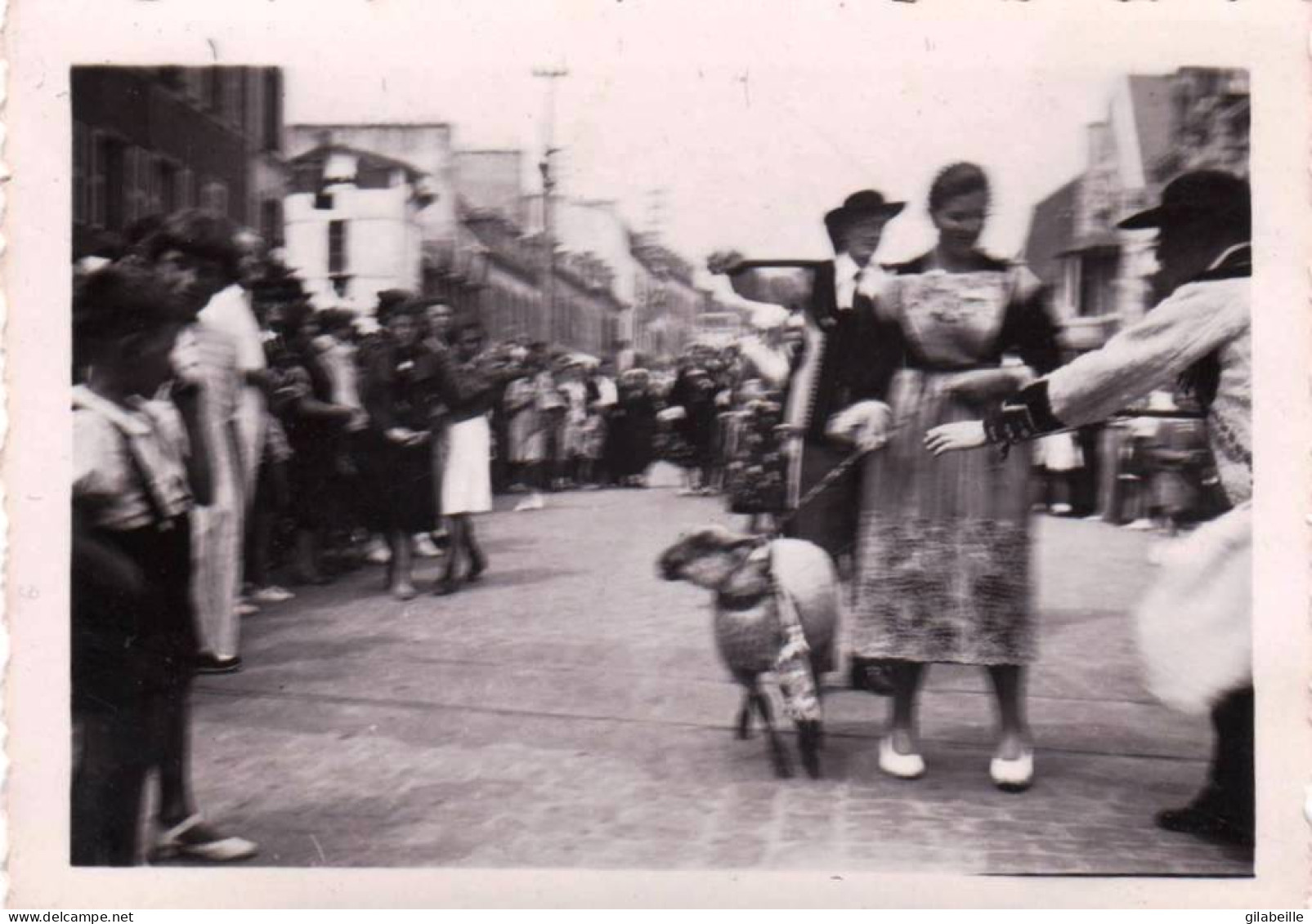 Photo Originale  - CONCARNEAU - Aout 1939 - Fete Des Filets Bleus -  La Parade - Orte