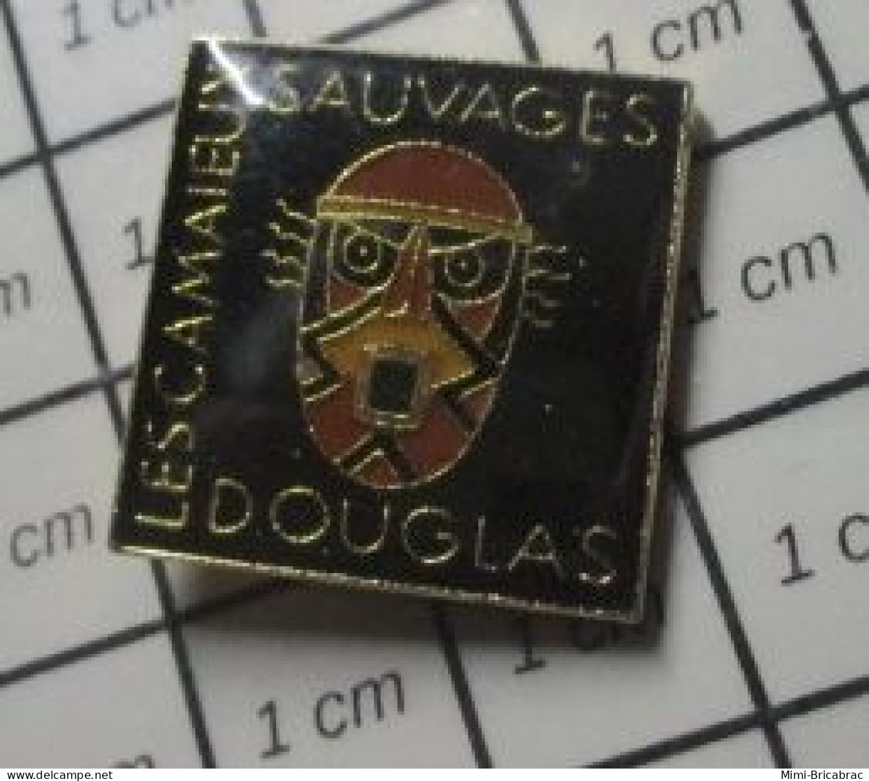 921 Pin's Pins / Beau Et Rare / MARQUES / LES CAMAIEUX SAUVAGES DOUGLAS MASQUE AFRICAIN - Marcas Registradas