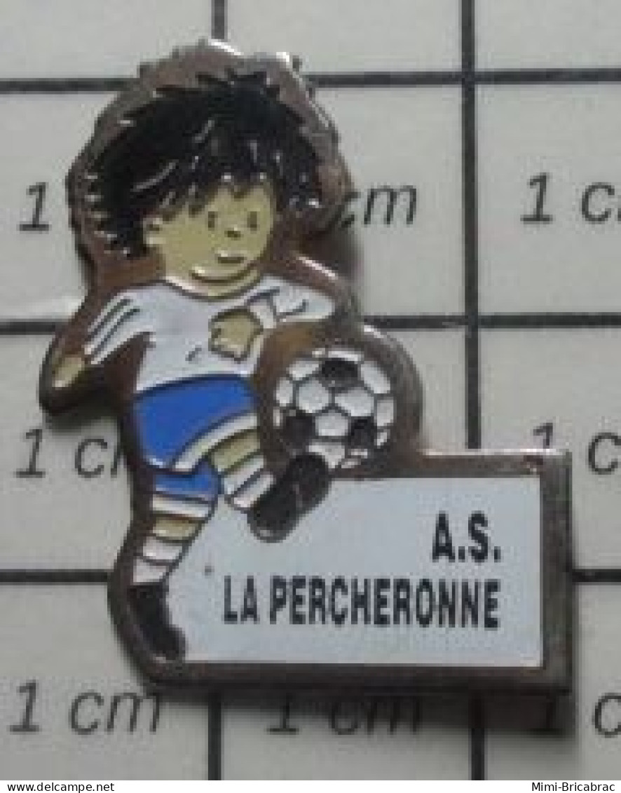 713M Pin's Pins / Beau Et Rare / SPORTS / CLUB FOOTBALL A.S. LA PERCHERONNE - Fussball