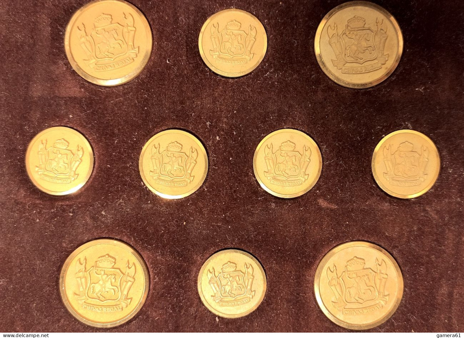 CHIVAS REGAL SCOTCH WHISKEY BLAZER BUTTON BOTTONI BOUTONS GOLD PLATED LOT OF 10 IN ORIGINAL BOX - Alcohol