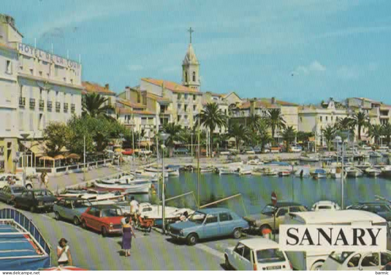 SANARY, LE PORT ET SES BATEAUX, HOTEL DE LA TOUR, VOITURES ANNEE 60 COULEUR REF 15827 - Sanary-sur-Mer