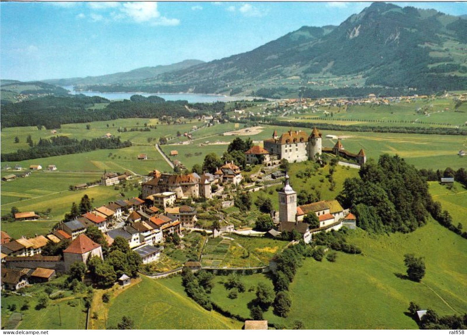 1 AK Schweiz * Blick Auf Die Mittelalterliche Stadt Greyerz Mit Dem Château De Gruyères - Erbaut Von 1270 Bis 1282 * - Gruyères