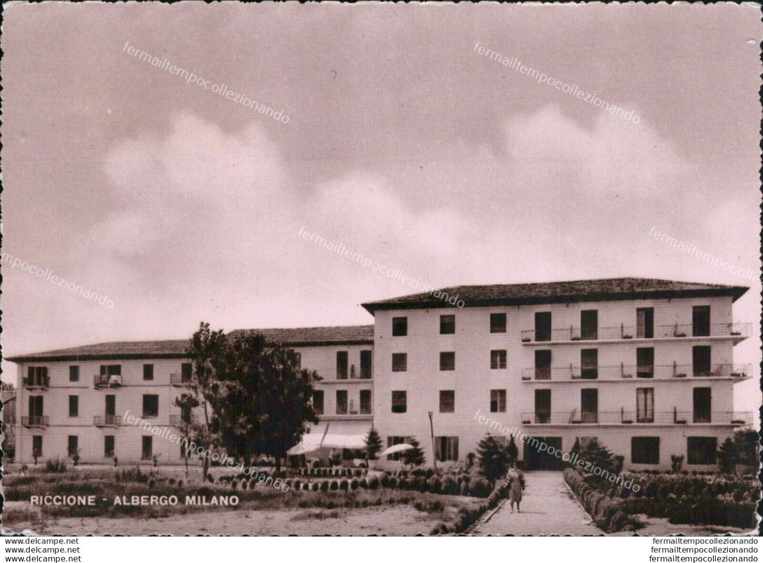 Ar142 Cartolina Riccione Albergo Milano Provincia Di Rimini - Rimini