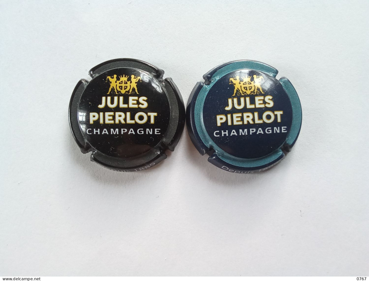 Lot De 2 Capsules Muselets Champagne Jules Pierlot Différentes  ( Bazarcollect28 ) - Other & Unclassified