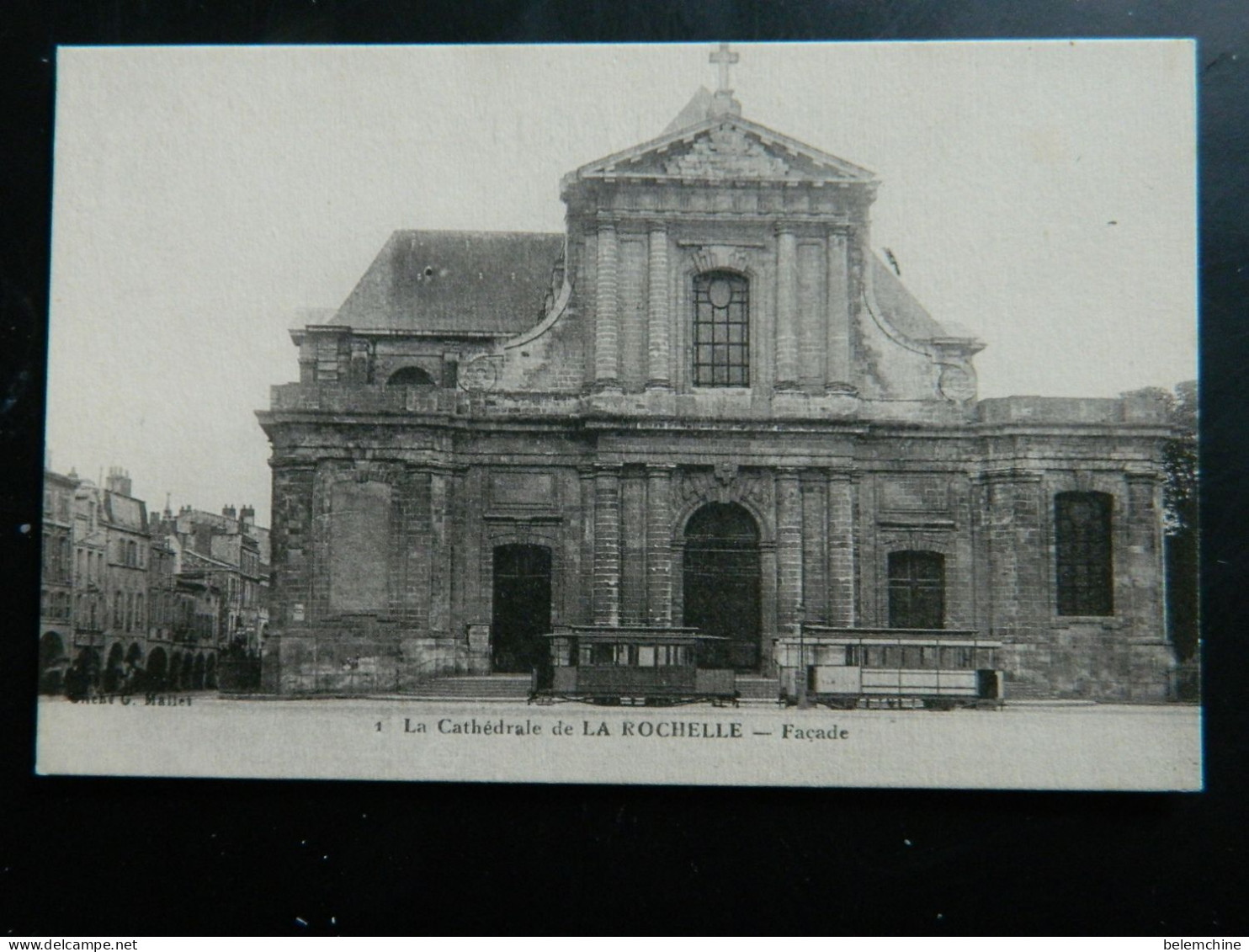 LA ROCHELLE                          LA CATHEDRALE               FACADE           TRAMWAYS - La Rochelle