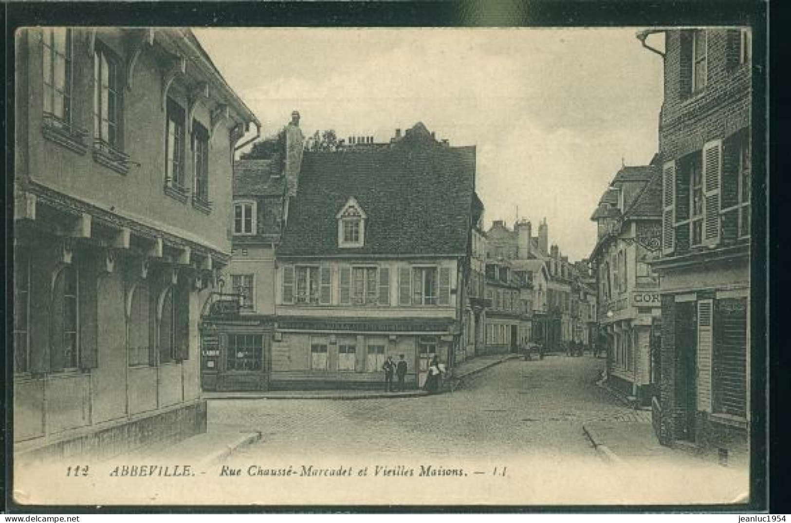 ABBEVILLE RUE CHAUSSE       (    Mes Cartes Ne Sont Pas Jaunies ) - Abbeville