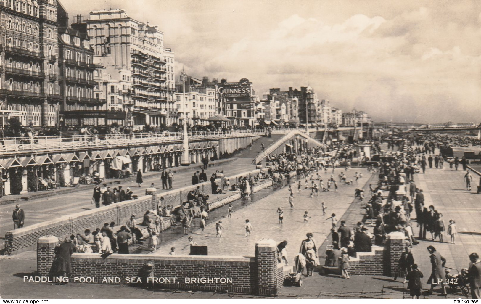 Postcard - Paddling Pool And Sea Front, Brighton - Card No.lp342 - VERY GOOD - Zonder Classificatie