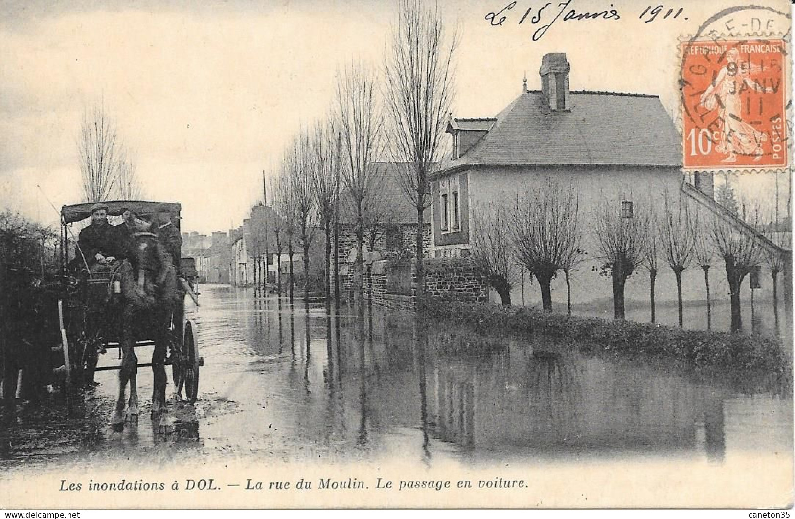 Inondations De Dol - La Rue Du Moulin - Gros Plan Voiture - Dol De Bretagne