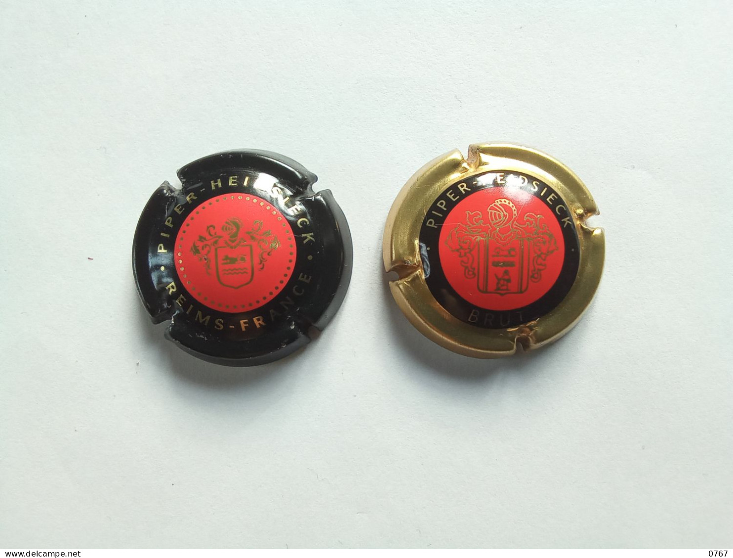 Lot De 2 Capsules Muselets Champagne Piper Heidsieck Différentes  ( Bazarcollect28 ) - Piper Heidsieck