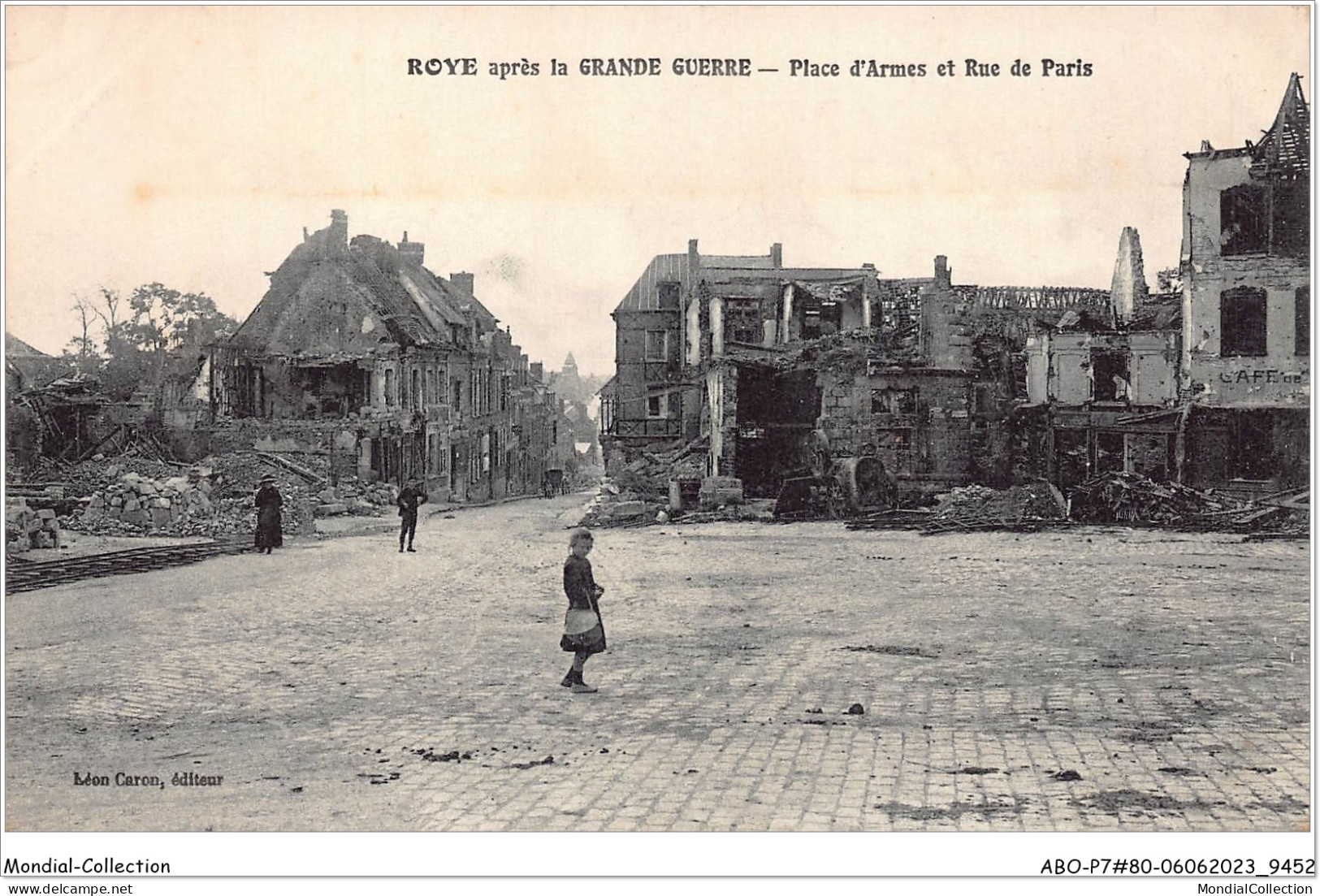 ABOP7-80-0551 - ROYE Après La Grande Guerre - Place D'Armes Et Rue De Paris - Roye