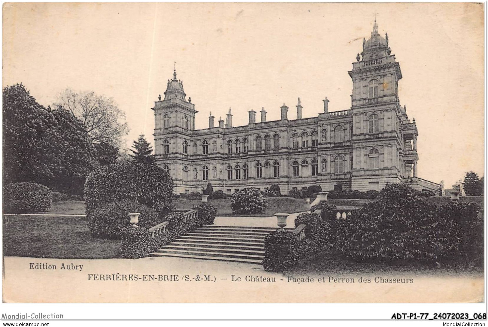 ADTP1-77-0035 - FERRIERES-EN-BRIE - Le Château - Façade Et Perron Des Chasseurs  - Torcy