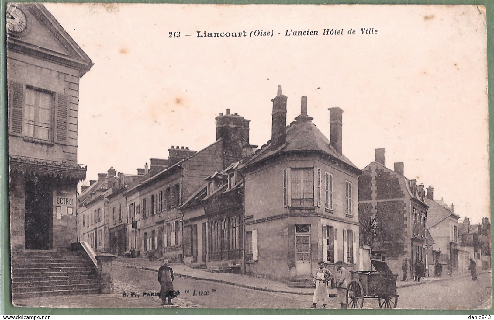 CPA Vue Rare - OISE - LIANCOURT - ANCIEN HÔTEL DE VILLE - Animation, Charrette à Bras - Liancourt