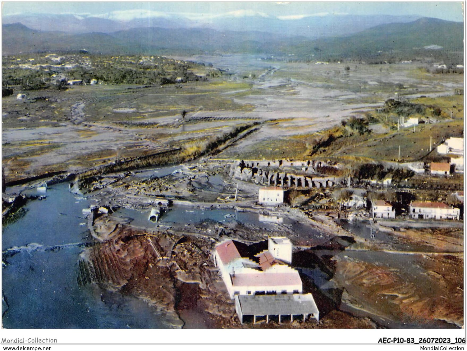 AECP10-83-0831- FREJUS - Après La Catastrophe - Vue Aérienne - Basse Vallée Du Reyran Et Quartier Des Arènes  - Frejus