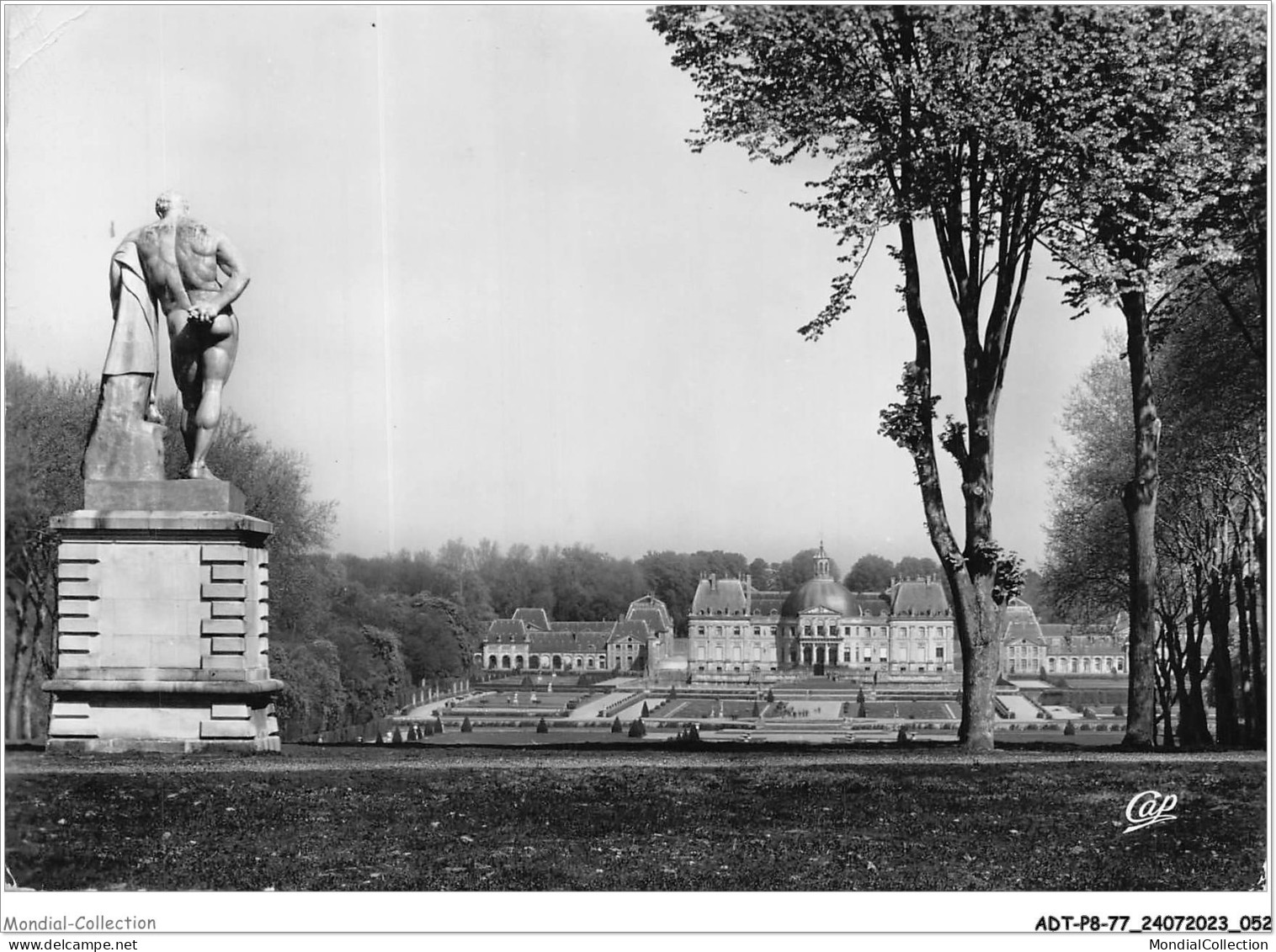 ADTP8-77-0693 - Environs De MELUN - Vaux-le-vicomte - La Statue D'hercule Dans Le Parc Du Château  - Melun