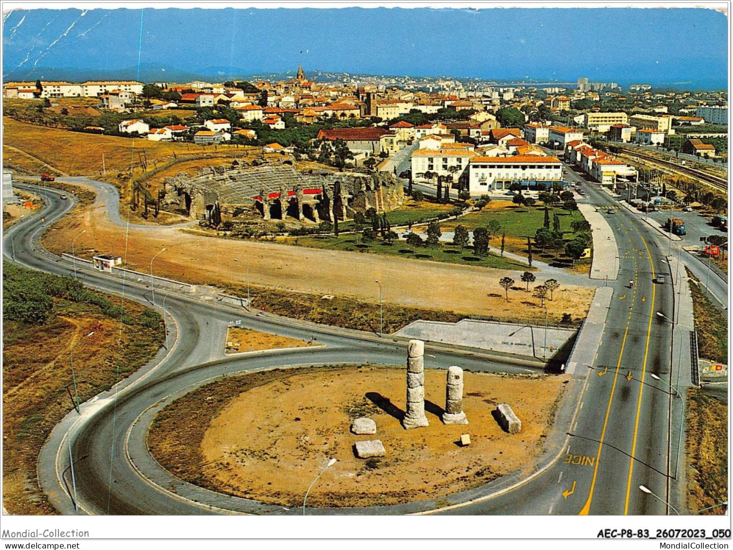 AECP8-83-0655- FREJUS - Vue Aérienne - Les Arênes Et Les Colonnes Antique  - Frejus