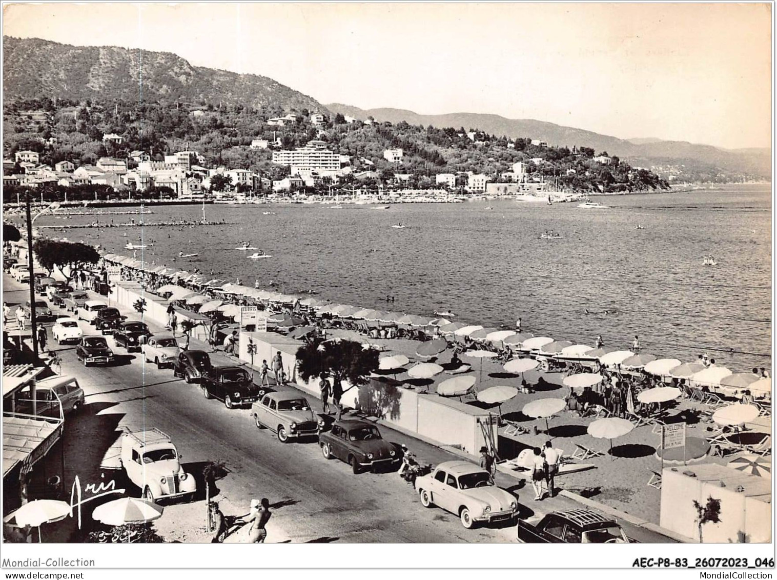 AECP8-83-0653- LE-LAVANDOU - Vue Générale Et La Plage  - Le Lavandou