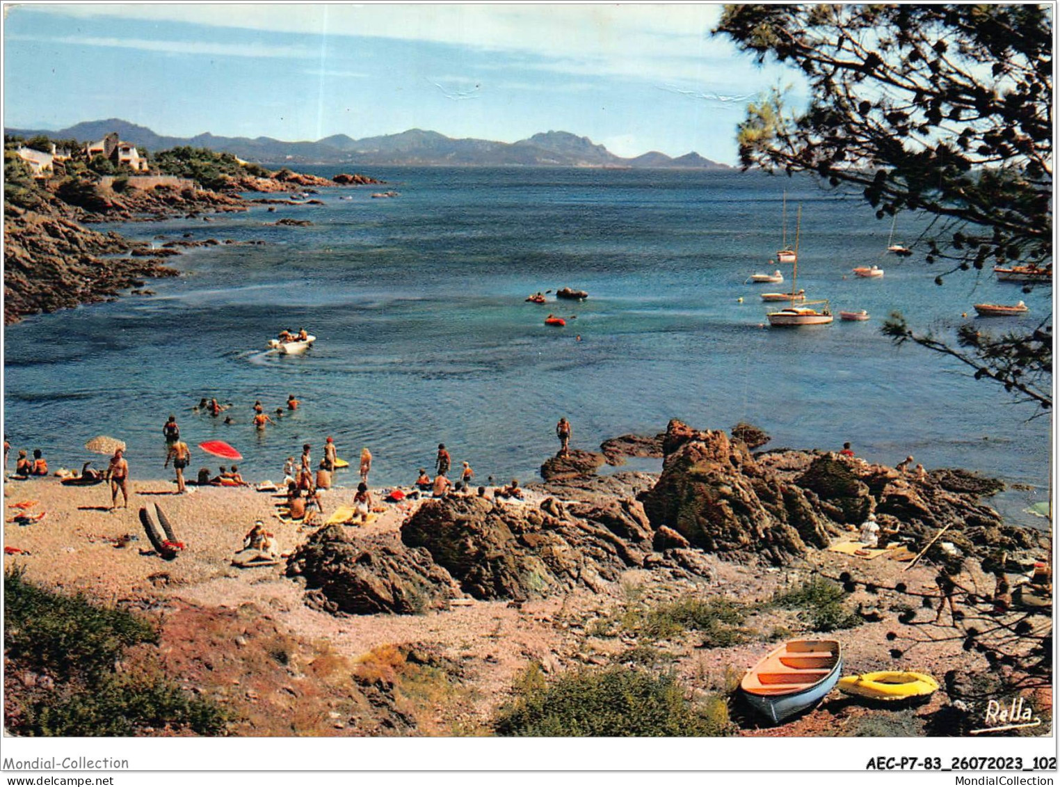 AECP7-83-0617- LES-CALANQUES-DES-ISSAMBRES - Une Des Plages - Au Loin La Chaîne De L'estérel  - Les Issambres