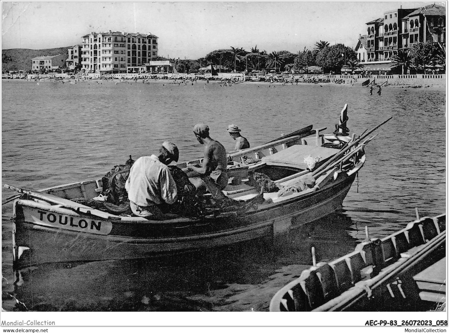 AECP9-83-0733- LE-LAVANDOU - Pêcheurs Au Travail  - Le Lavandou