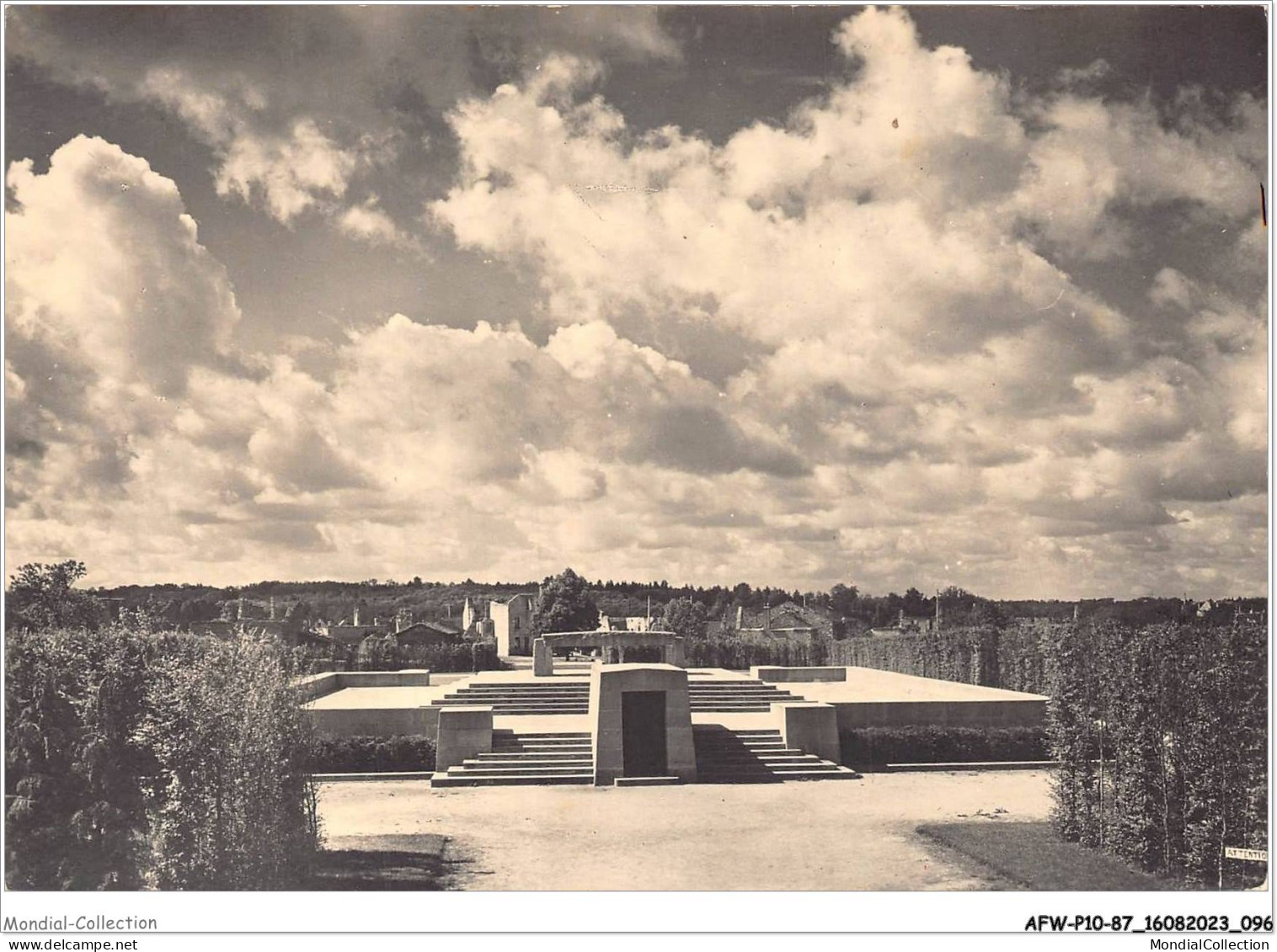 AFWP10-87-1031 - ORADOUR-SUR-GLANE - Détruit Le 10 Juin 1944 - Classé Site Historique Le Martyrium - Oradour Sur Glane