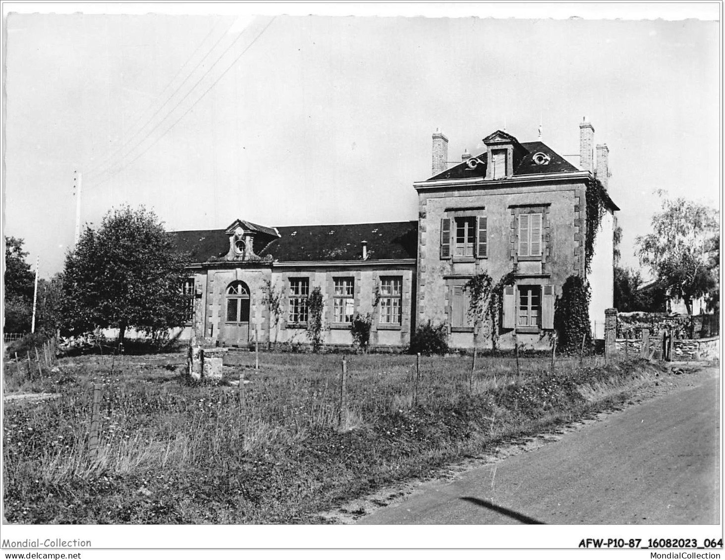 AFWP10-87-1015 - DARNAC - Haute-vienne - Les écoles - Bellac