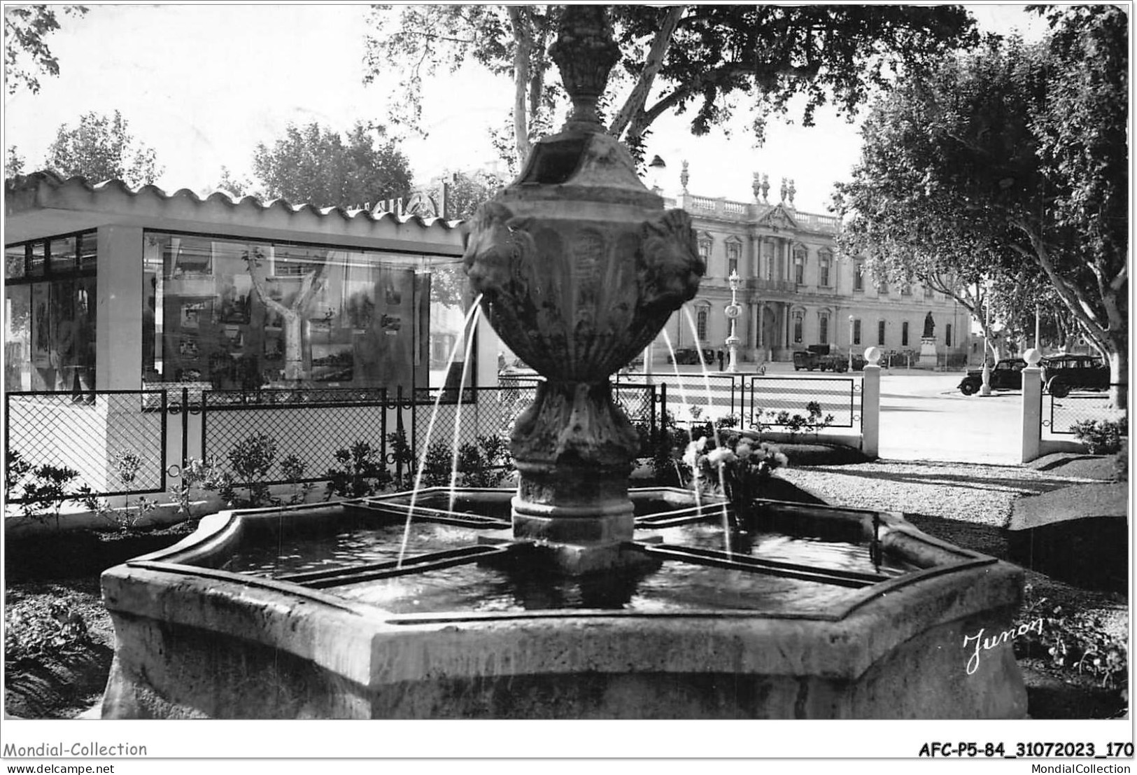 AFCP5-84-0562 - CARPENTRAS - Vaucluse - La Fontaine Du Square - Dans Le Fond Le Pavillon Du Tourisme Et L'hôtel-dieu  - Carpentras