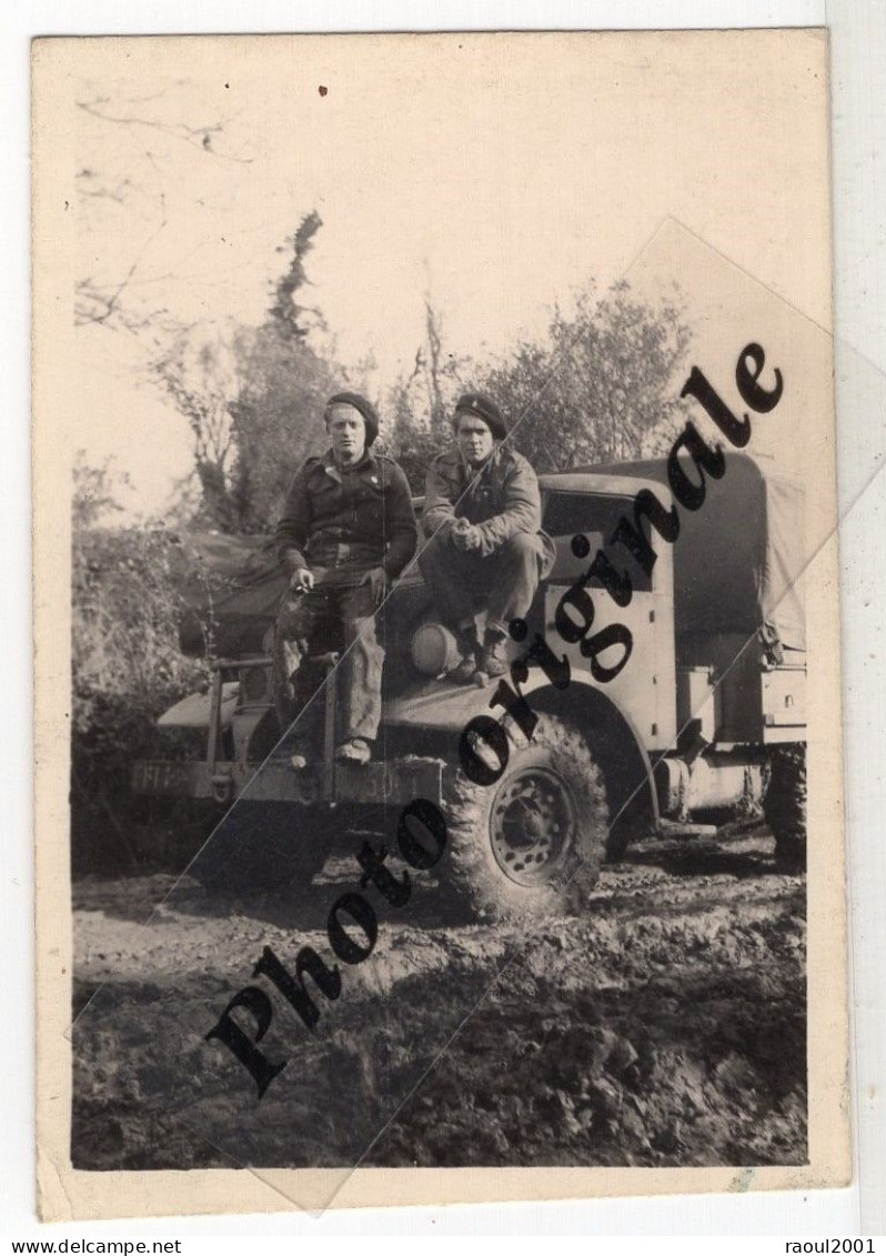 Photo Originale - Militaires Soldats Armée Guerre - Année Lieu ? Véhicule Militaire à Identifier ? - Otras Guerras