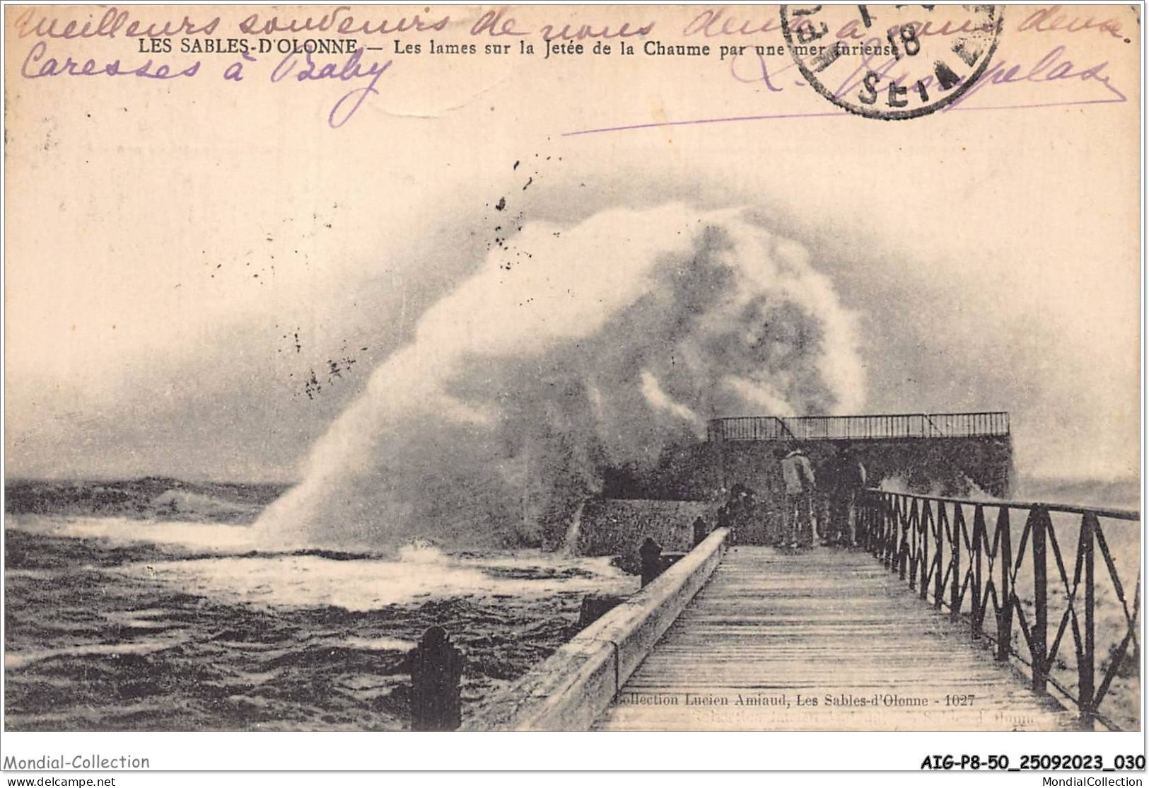 AIGP8-85-0804 - SABLES D'OLONNE - Les Larmes Dur La Jetée De La Chaume Par Une Mer Furieuse - Sables D'Olonne