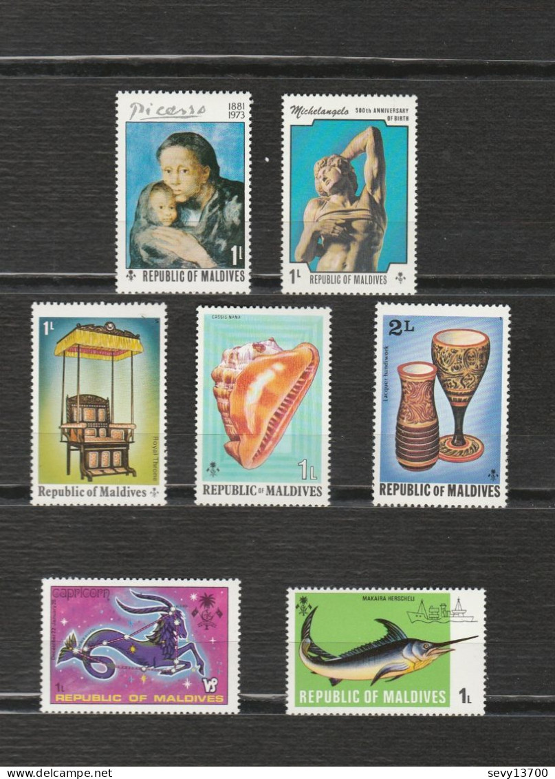 Maldives Lot 20 Timbres Neufs Edison Kennedy Churchill Satelitte Méteo 100 Ans UPU - Foot Ball - Fleurs - Malediven (1965-...)