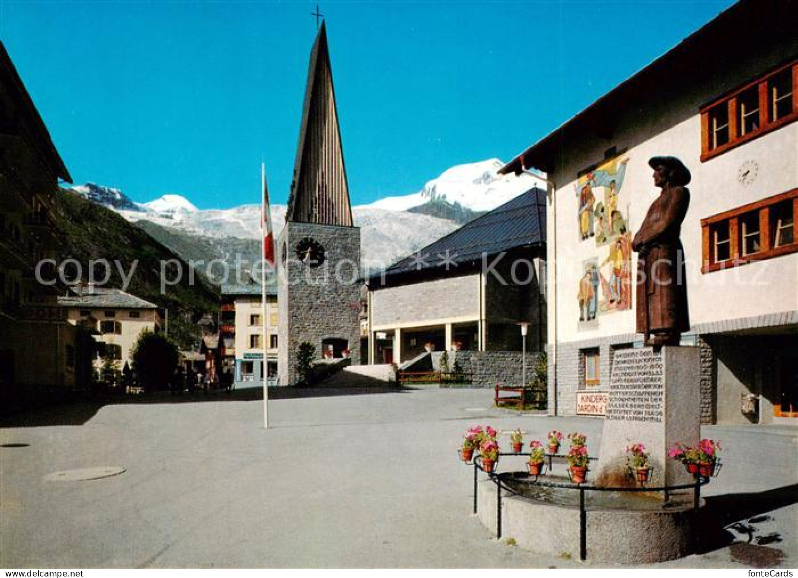 13789842 Saas-Fee VS Dorfplatz Und Kirche Allalin Und Alphubel  - Autres & Non Classés