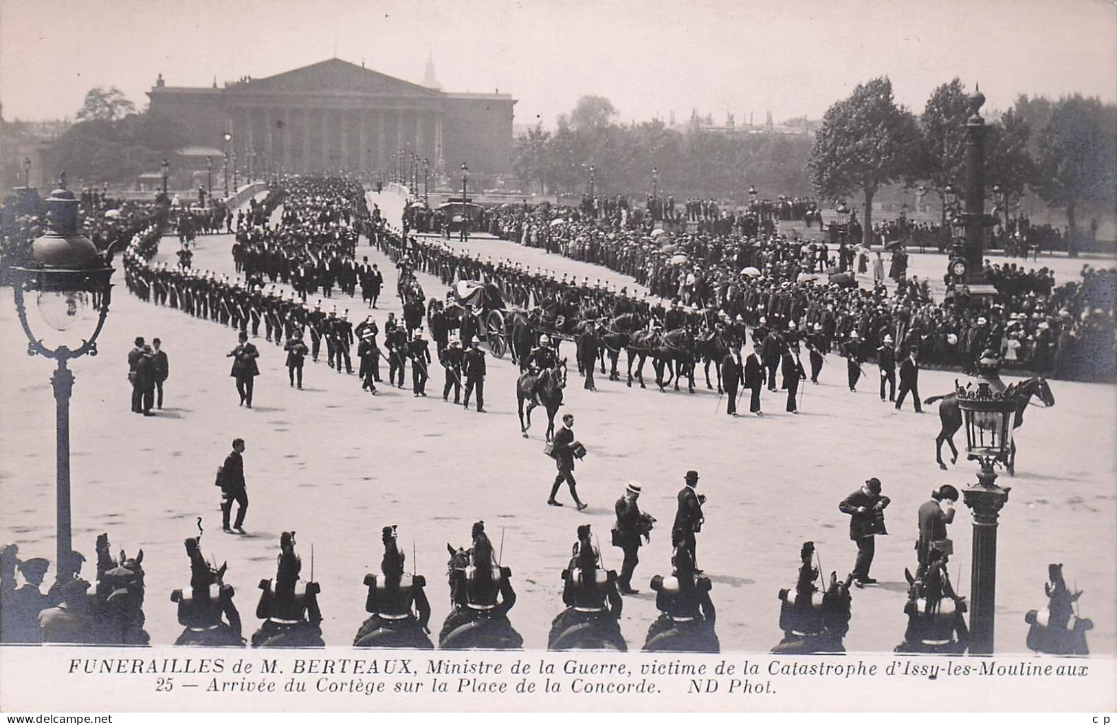 Issy Les Moulineaux -  Funerailles Nationales De M. Berteaux  -  Les Ministres -  Carte Photo - CPA °J - Issy Les Moulineaux