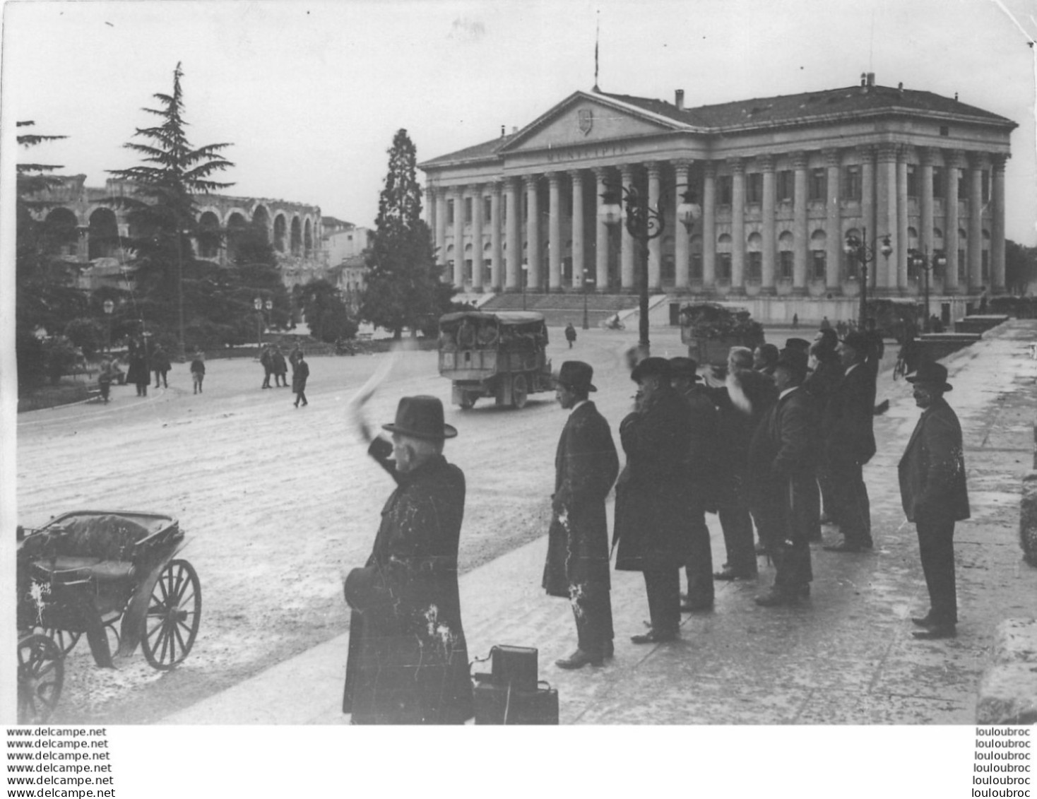 VERONE PALAIS BARBIERI ET CONVOI MILITAIRE PHOTO ORIGINALE 18 X 13 CM - Guerre, Militaire