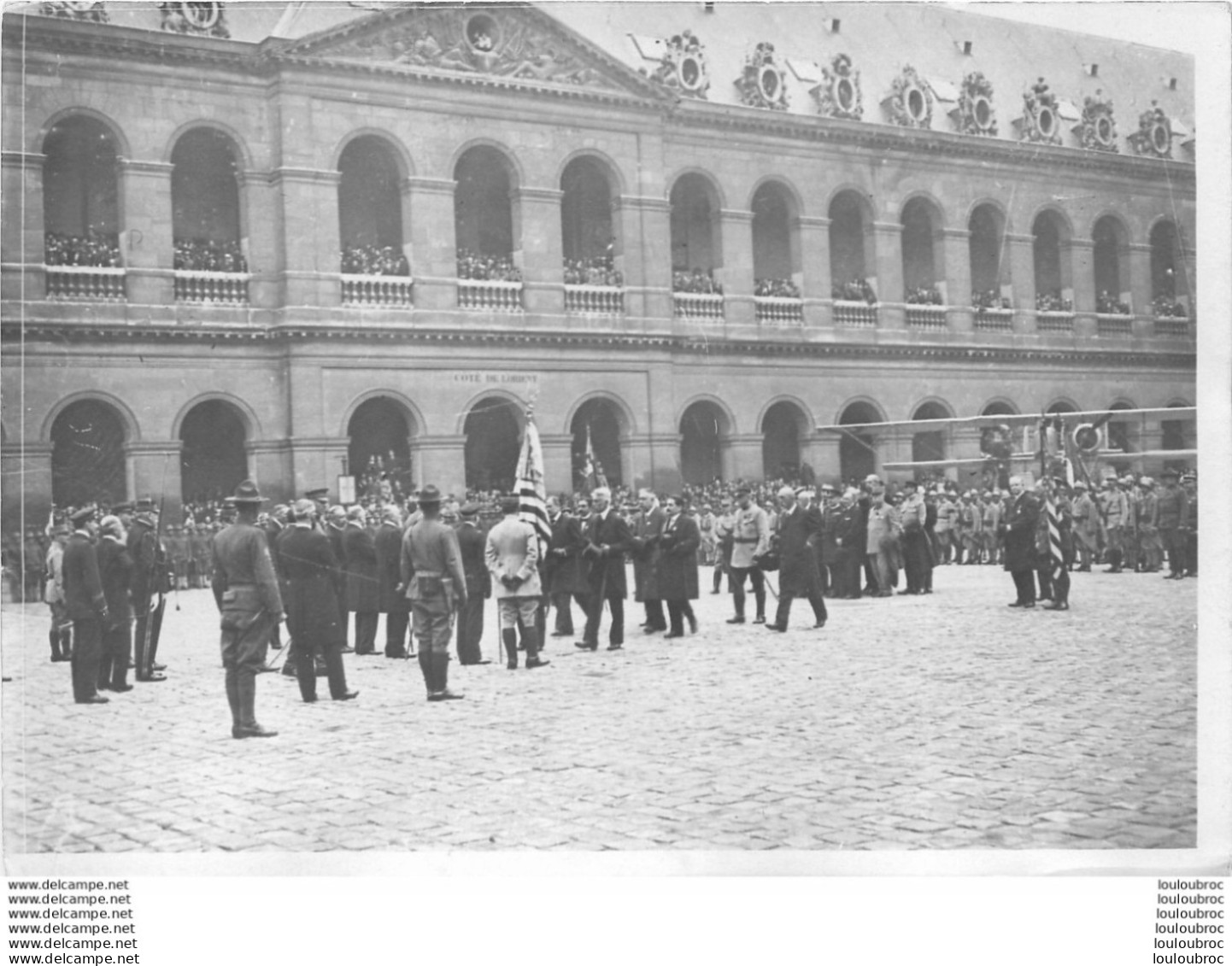 PARIS LES INVALIDES LE 04 JUILLET 1914 CEREMONIE AVEC LES AMERICAINS GENERAL PERSHING ET POINCARE PHOTO 18 X 13 CM - Guerre, Militaire