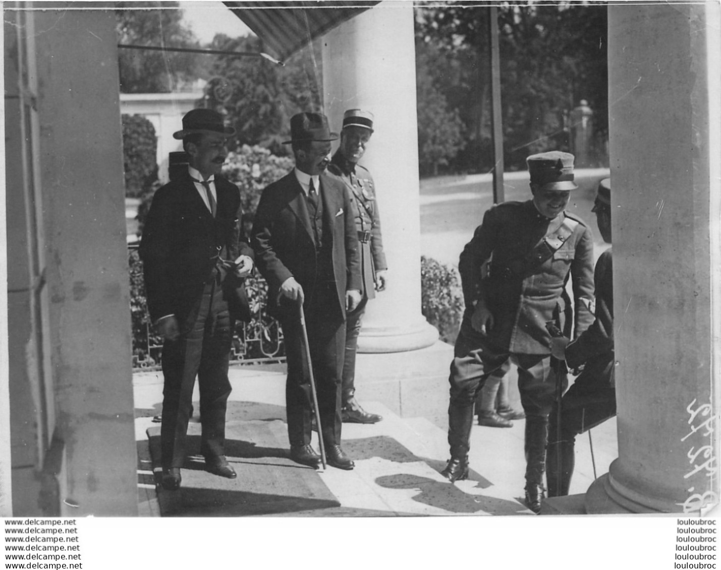 OFFICIERS ETRANGERS ET FRANCAIS WW1 PHOTO ORIGINALE ARGENTIQUE 18 X 13 CM - Guerre, Militaire