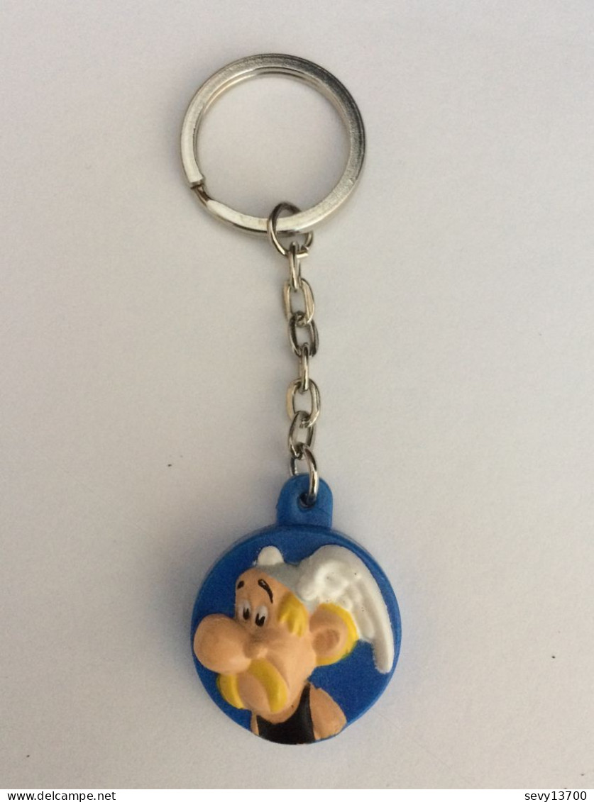 2 Porte Clés Relief 3d Astérix Et Un Centurion GOSCIGNY / UDERZO Année 2002 - Key-rings