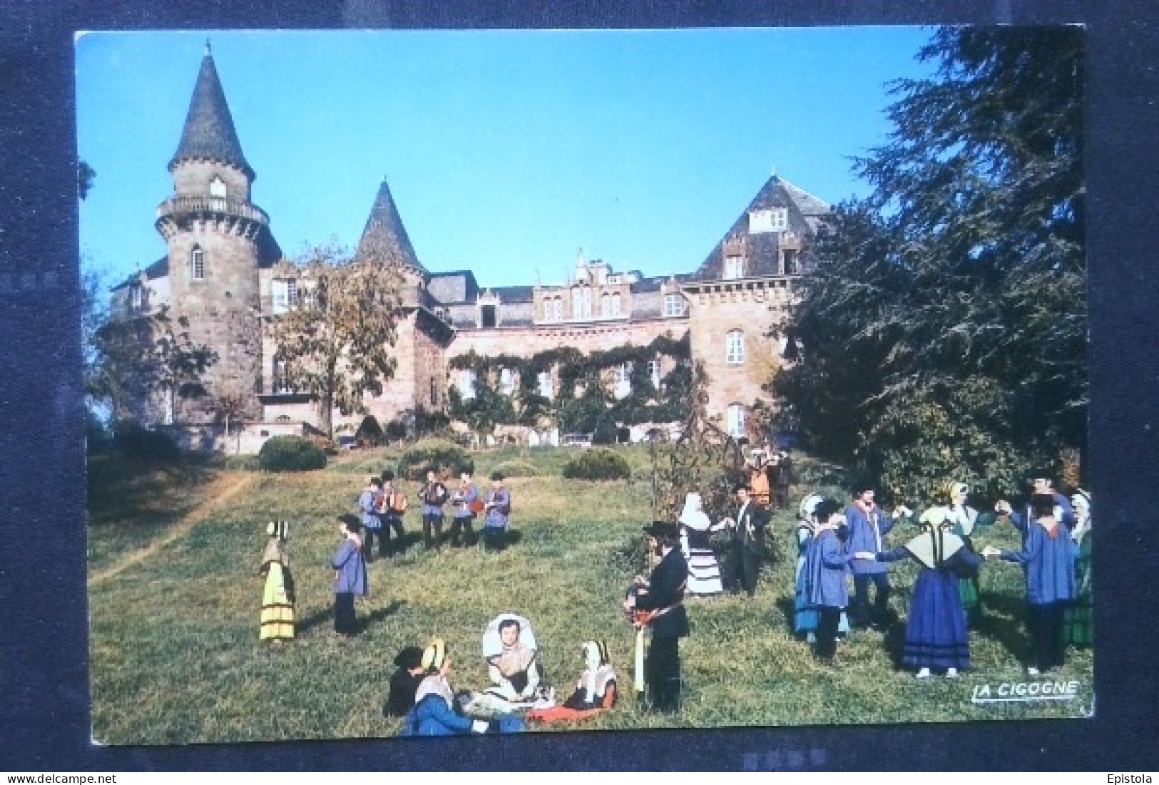 ► Cpsm Joueur De Vielle Ronde - Château De Castel-Novel (Corrèze) - Sonstige & Ohne Zuordnung