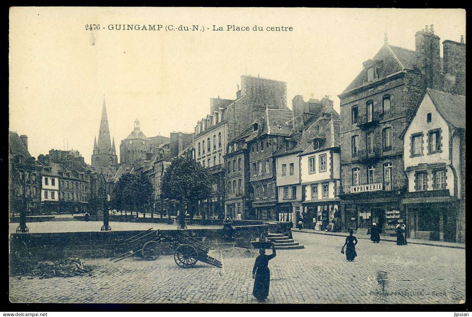 Cpa Du 22 Guingamp La Place Du Centre STEP137 - Guingamp